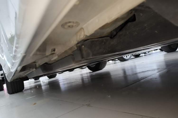 Used Toyota Avalon 2023 2.5L Luxury Edition Left Side Sill