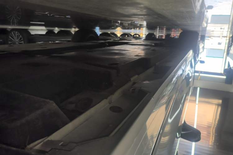 Used Toyota Avalon 2023 2.0L Luxury Edition Left Side Sill