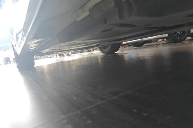Used Toyota Avalon 2023 2.0L Premium Edition Left Side Sill