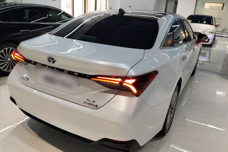 Used Toyota Avalon 2023 Dual-Motor 2.5L XLE Prestige Edition Rear Right 45 Deg