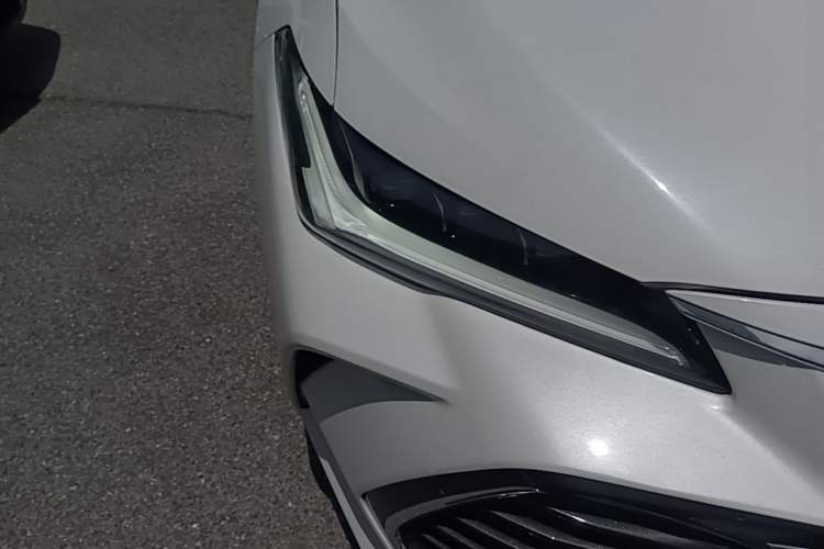 Used Toyota Avalon 2023 Dual-Engine 2.5L Luxury Edition Right Front Headlight