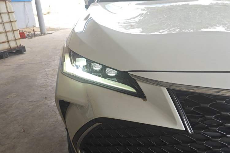 Used Toyota Avalon 2023 2.5L Luxury Edition Right Front Headlight