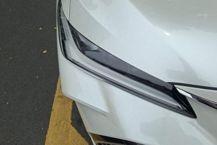 Used Toyota Avalon 2023 2.5L Luxury Edition Right Front Headlight