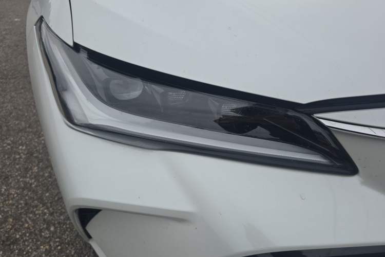 Used Toyota Avalon 2023 2.5L Touring Premium Edition Right Front Headlight