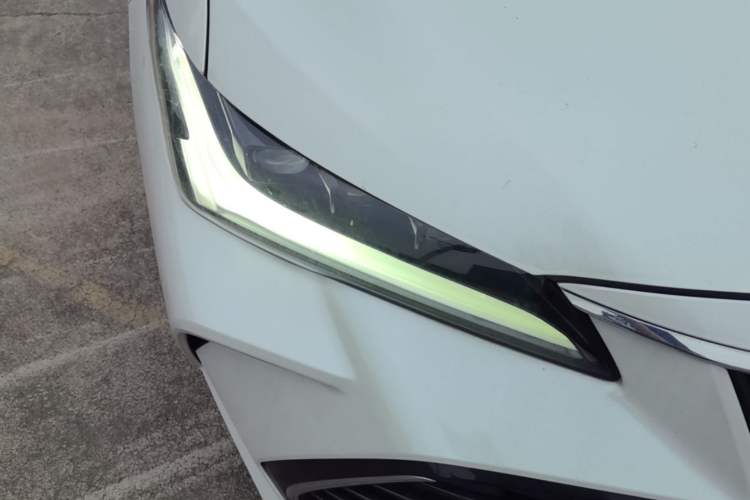 Used Toyota Avalon 2023 2.0L Luxury Edition Right Front Headlight