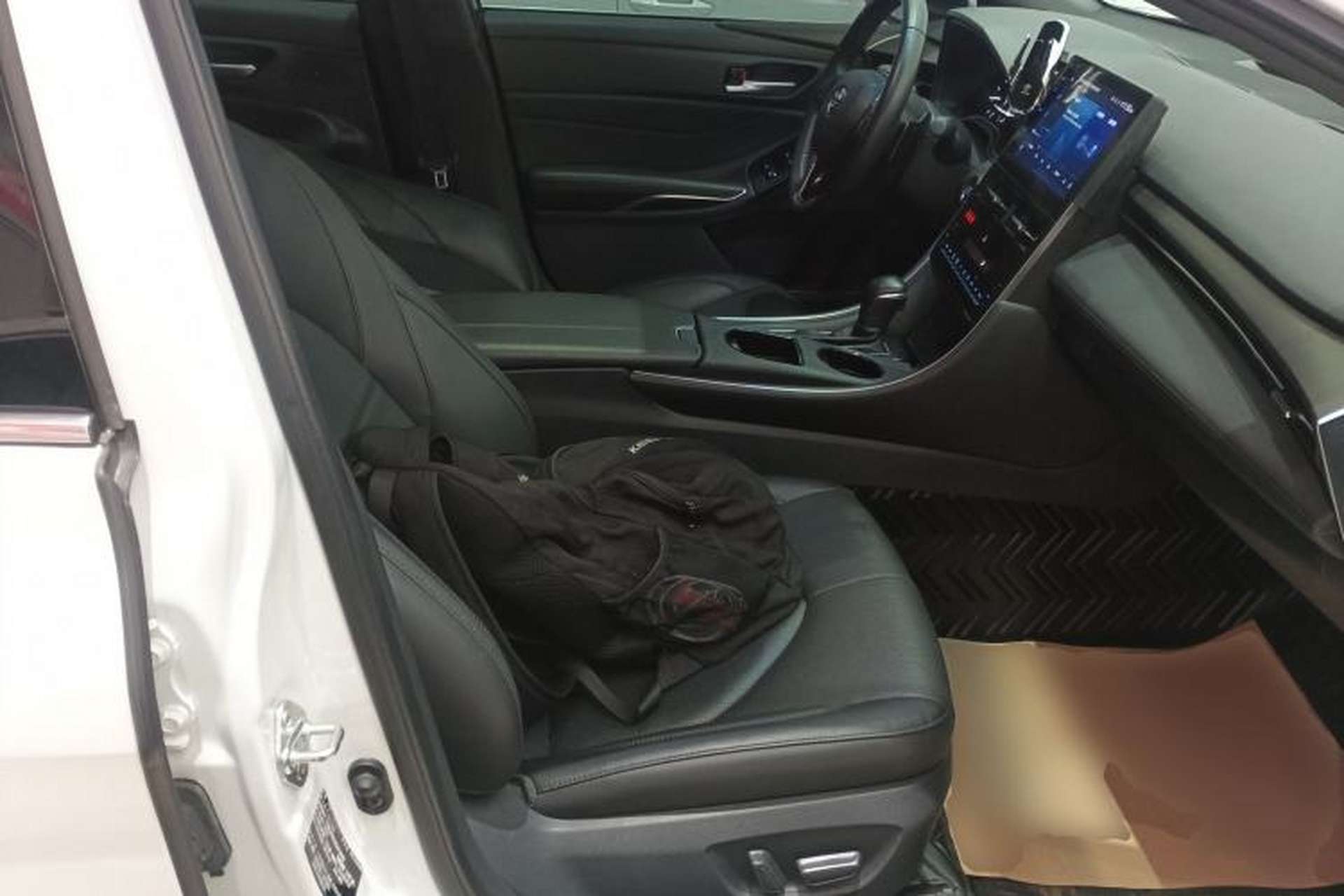 Used Toyota Avalon 2023 2.5L Luxury Edition Right Front Seat