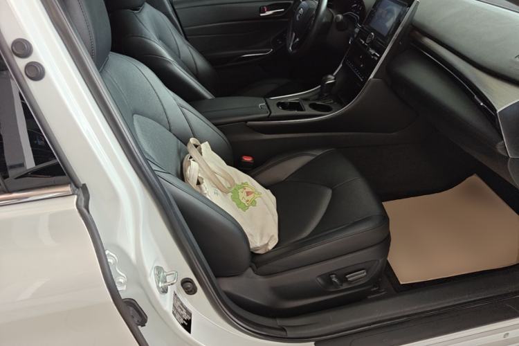 Used Toyota Avalon 2023 2.0L Premium Edition Right Front Seat