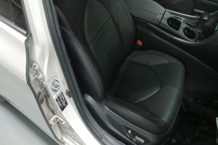 Used Toyota Avalon 2023 Dual-Engine 2.5L Luxury Edition Right Front Seat