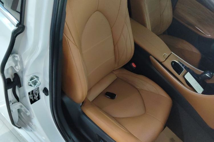 Used Toyota Avalon 2023 Dual-Motor 2.5L XLE Prestige Edition Right Front Seat
