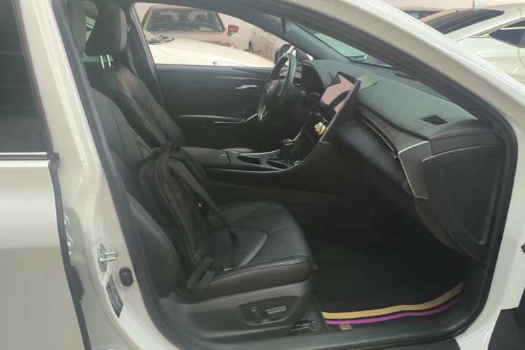 Used Toyota Avalon 2023 2.0L Luxury Edition Right Front Seat