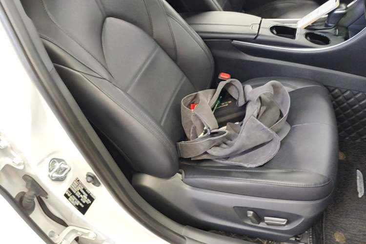 Used Toyota Avalon 2023 2.0L XLE Deluxe Edition Right Front Seat