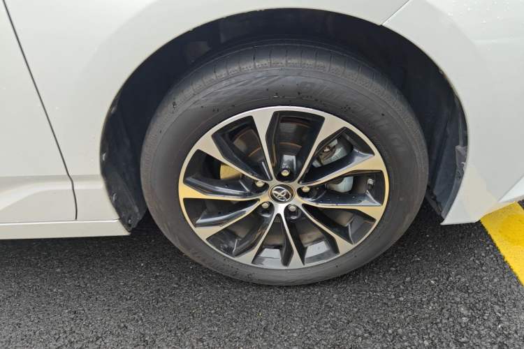 Used Toyota Avalon 2023 2.5L Luxury Edition Right Front Wheel Hub