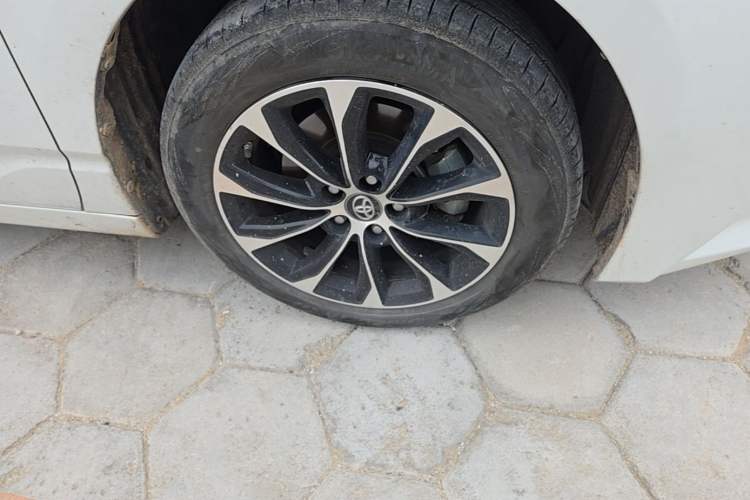 Used Toyota Avalon 2023 Dual-Engine 2.5L Luxury Edition Right Front Wheel Hub