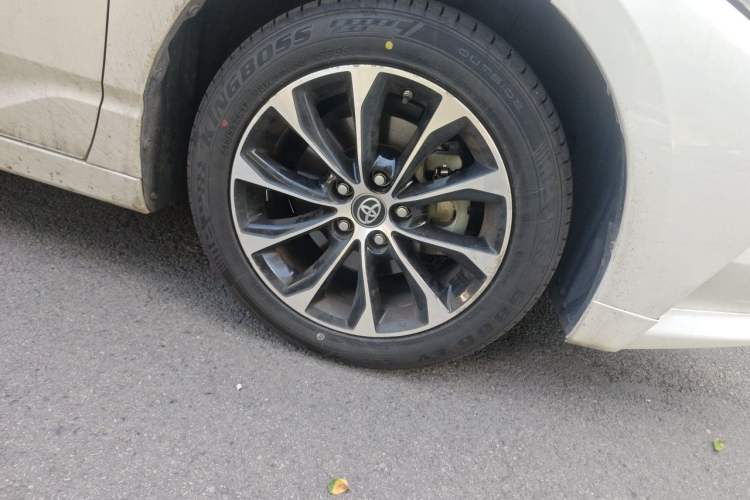 Used Toyota Avalon 2023 2.0L Luxury Edition Right Front Wheel Hub