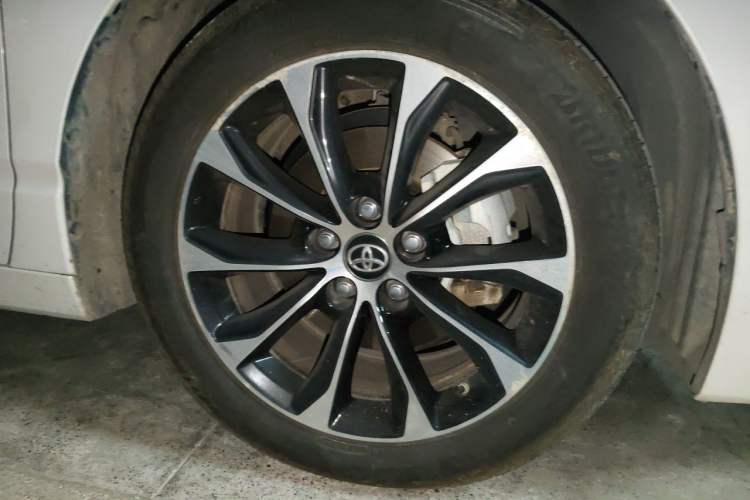 Used Toyota Avalon 2023 Dual-Engine 2.5L Luxury Edition Right Front Wheel Hub