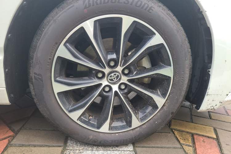 Used Toyota Avalon 2023 Dual-Engine 2.5L Luxury Edition Right Front Wheel Hub