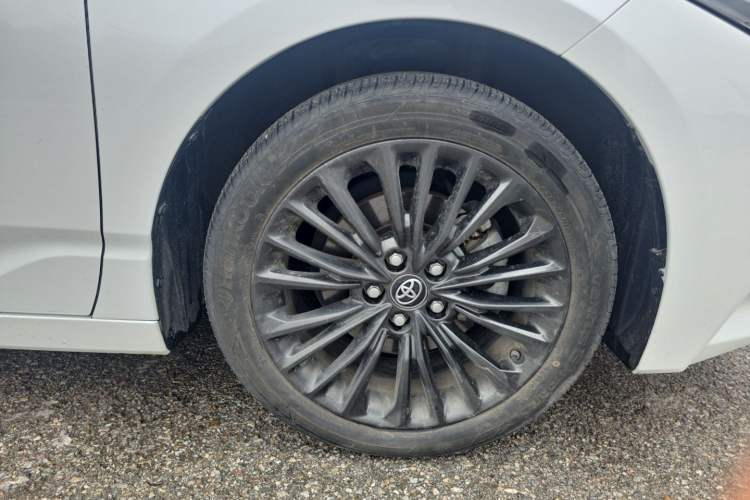 Used Toyota Avalon 2023 2.5L Touring Premium Edition Right Front Wheel Hub