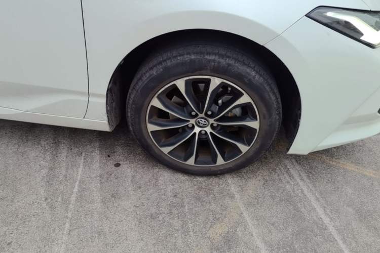 Used Toyota Avalon 2023 2.0L Luxury Edition Right Front Wheel Hub