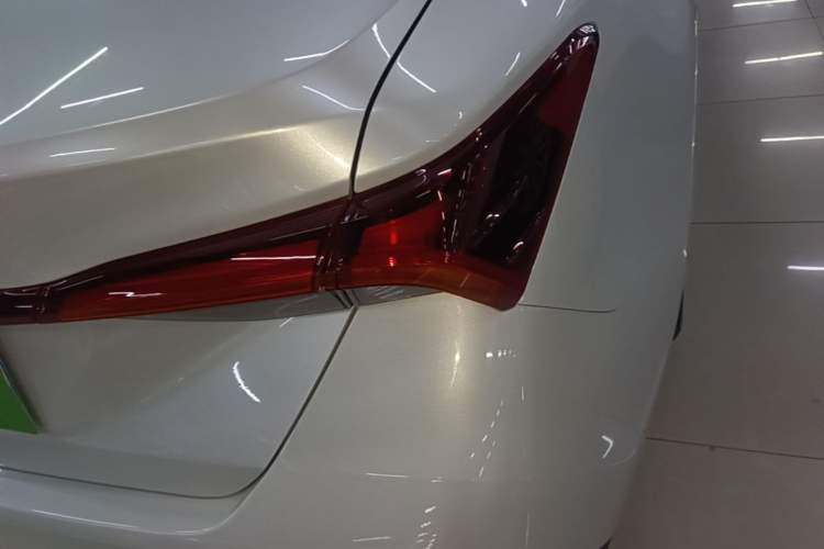 Used Toyota Avalon 2023 2.0L Luxury Edition Right Rear Taillight