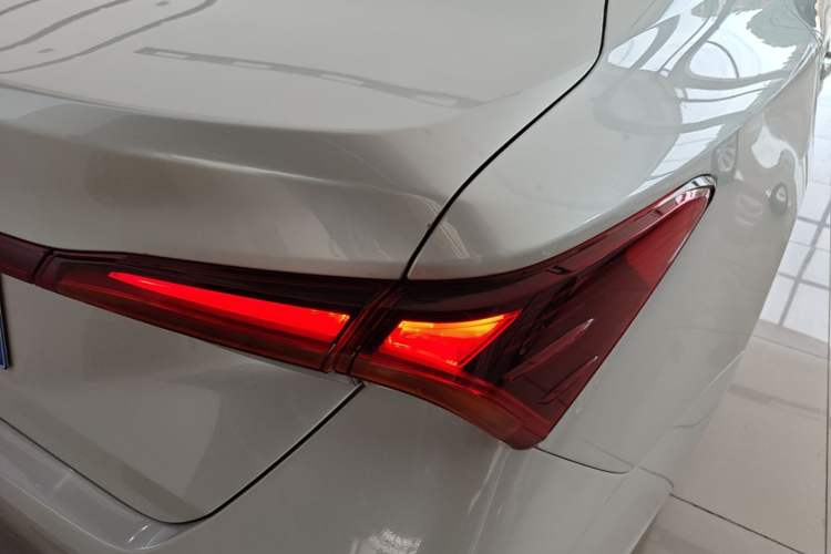 Used Toyota Avalon 2023 2.0L Premium Edition Right Rear Taillight