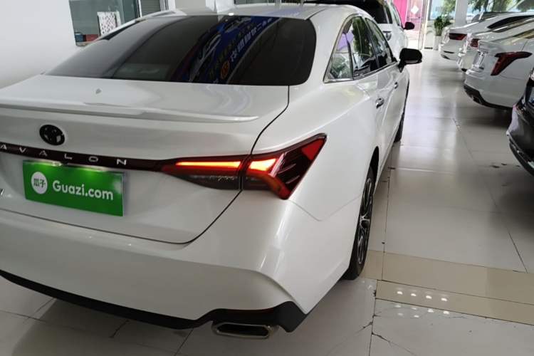 Used Toyota Avalon 2023 2.5L Luxury Edition Right Rear Taillight
