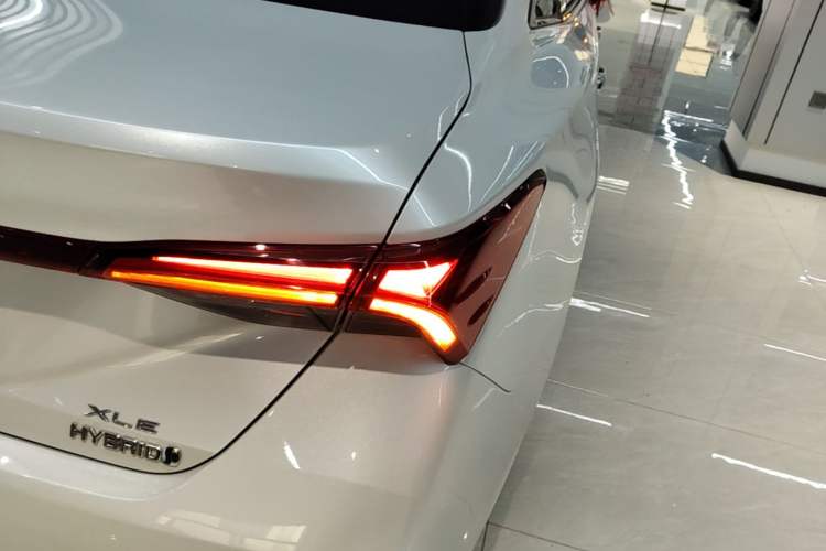 Used Toyota Avalon 2023 Dual-Motor 2.5L XLE Prestige Edition Right Rear Taillight