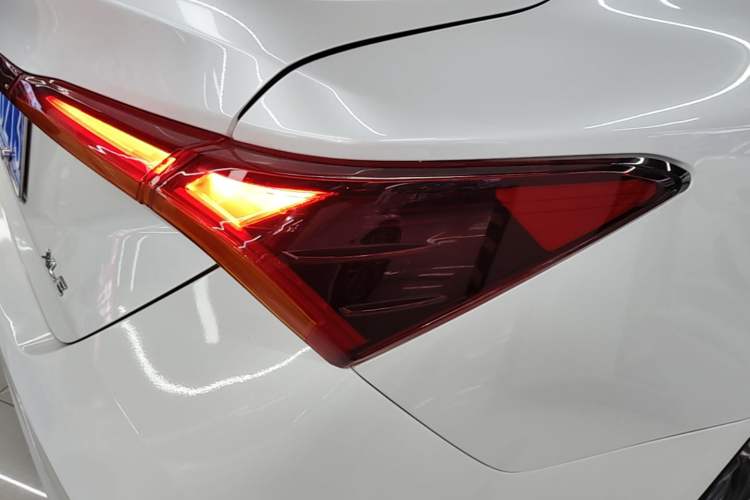 Used Toyota Avalon 2023 2.0L XLE Deluxe Edition Right Rear Taillight