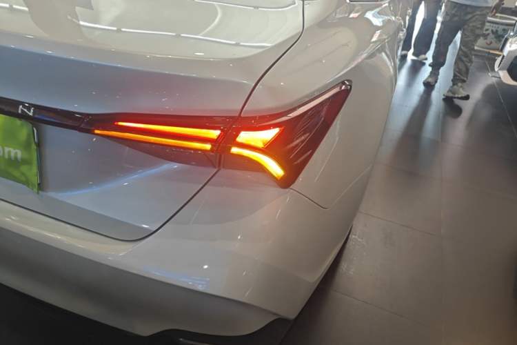 Used Toyota Avalon 2023 2.0L Premium Edition Right Rear Taillight