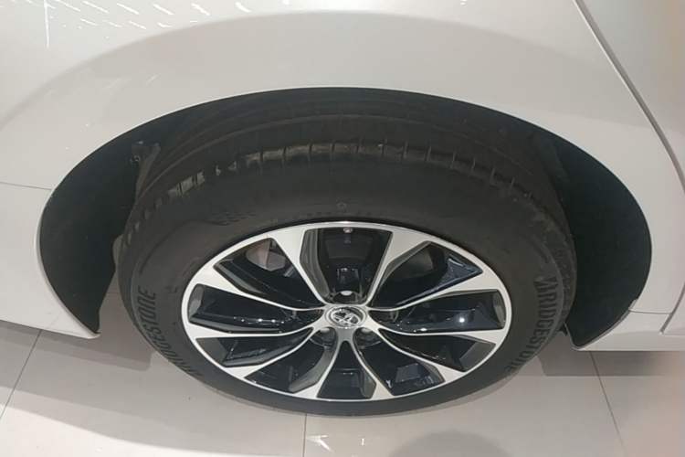 Used Toyota Avalon 2023 2.0L Luxury Edition Right Rear Wheel Hub