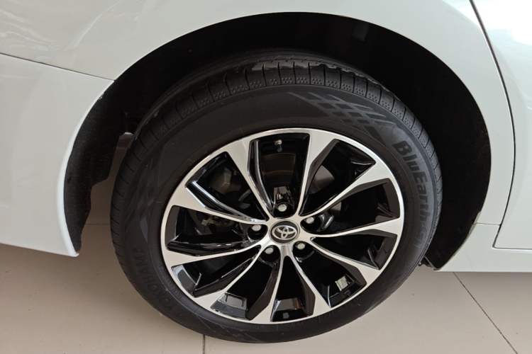 Used Toyota Avalon 2023 2.0L Premium Edition Right Rear Wheel Hub