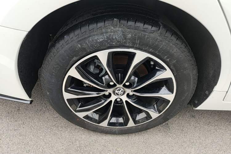 Used Toyota Avalon 2023 2.0L Luxury Edition Right Rear Wheel Hub