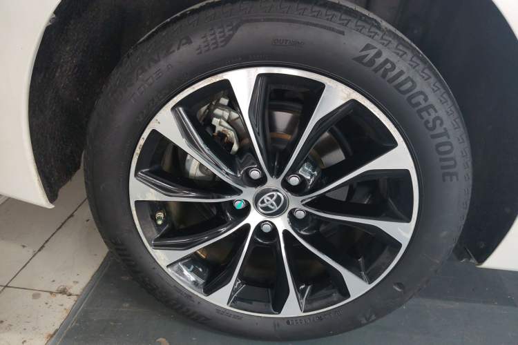 Used Toyota Avalon 2023 Dual-Engine 2.5L Luxury Edition Right Rear Wheel Hub