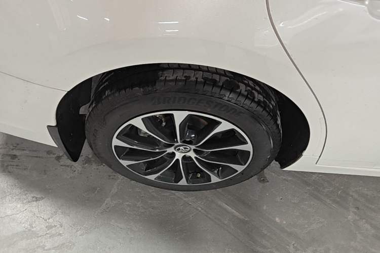 Used Toyota Avalon 2023 Dual-Engine 2.5L Luxury Edition Right Rear Wheel Hub