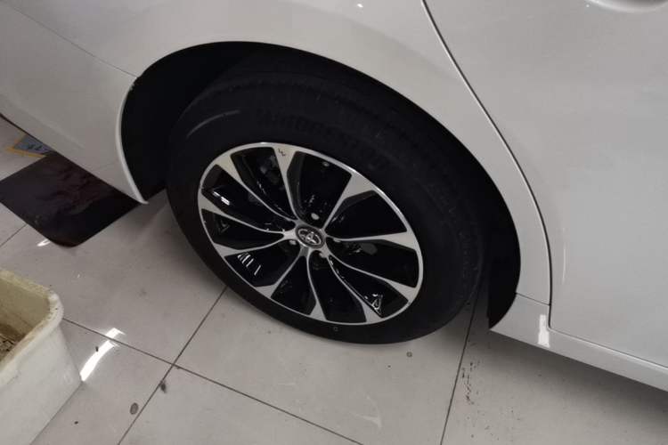 Used Toyota Avalon 2023 2.0L Premium Edition Right Rear Wheel Hub