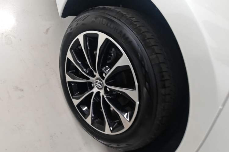 Used Toyota Avalon 2023 2.0L Progressive Edition Right Rear Wheel Hub