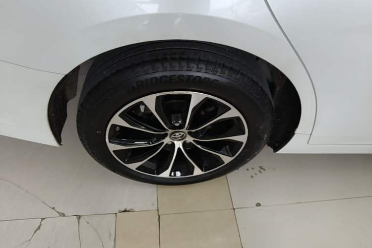 Used Toyota Avalon 2023 2.5L Luxury Edition Right Rear Wheel Hub