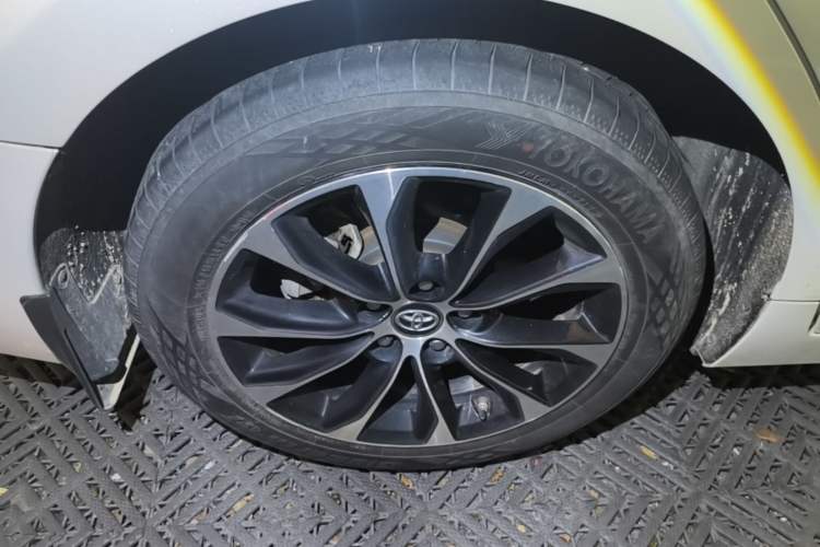 Used Toyota Avalon 2023 2.0L Progressive Edition Right Rear Wheel Hub