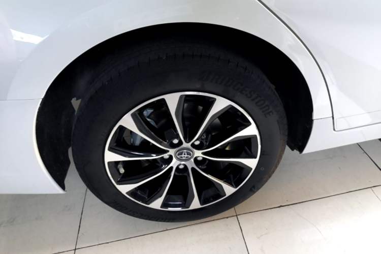 Used Toyota Avalon 2023 Dual-Engine 2.5L Luxury Edition Right Rear Wheel Hub