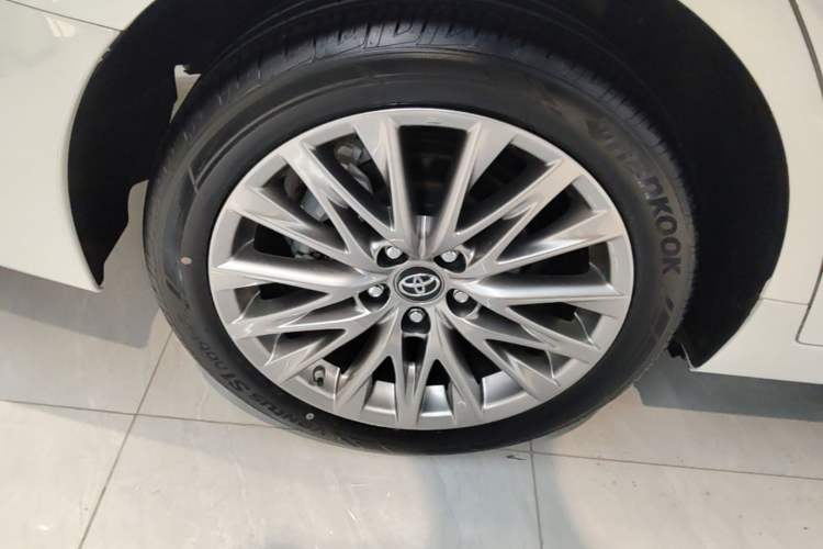Used Toyota Avalon 2023 Dual-Motor 2.5L XLE Prestige Edition Right Rear Wheel Hub