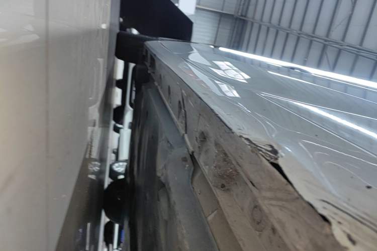 Used Toyota Avalon 2023 Dual-Engine 2.5L Luxury Edition Right Side Sill