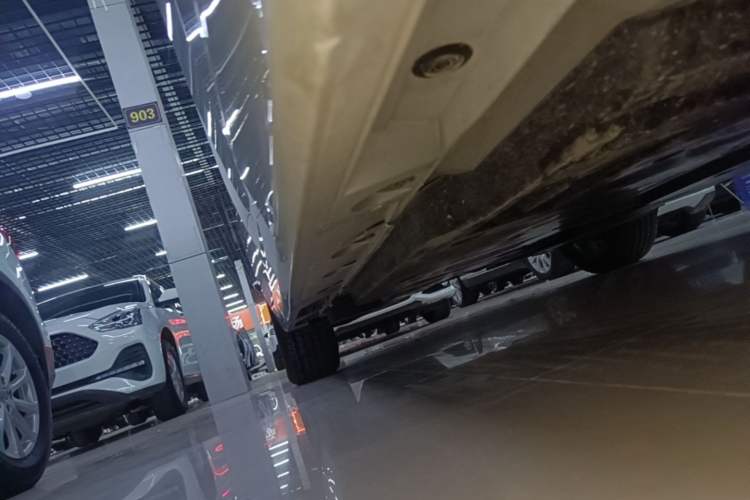 Used Toyota Avalon 2023 2.0L Luxury Edition Right Side Sill