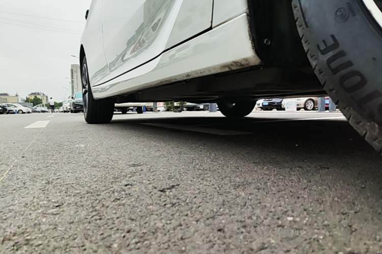 Used Toyota Avalon 2023 2.0L Luxury Edition Right Side Sill