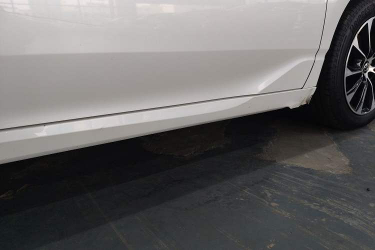 Used Toyota Avalon 2023 Dual-Engine 2.5L Luxury Edition Right Side Sill