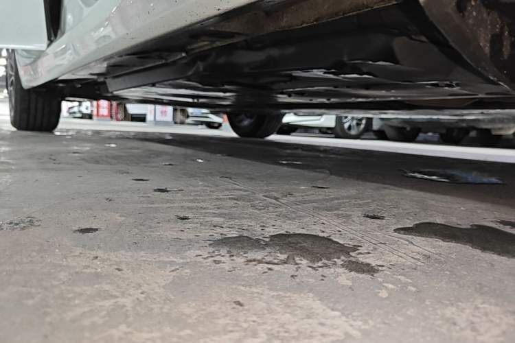 Used Toyota Avalon 2023 Dual-Engine 2.5L Luxury Edition Right Side Sill