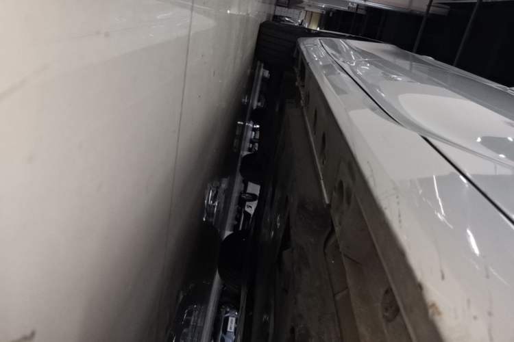Used Toyota Avalon 2023 2.0L Premium Edition Right Side Sill