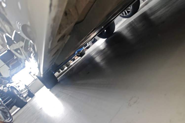 Used Toyota Avalon 2023 2.0L Progressive Edition Right Side Sill