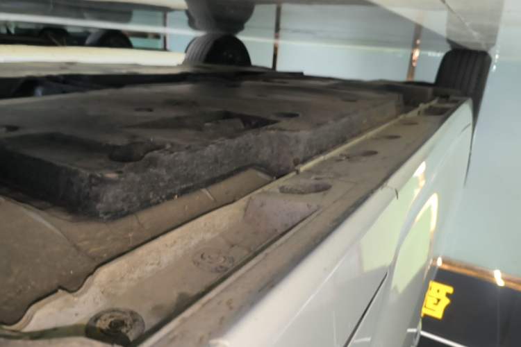 Used Toyota Avalon 2023 2.0L Luxury Edition Right Side Sill