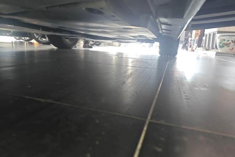 Used Toyota Avalon 2023 2.0L Premium Edition Right Side Sill