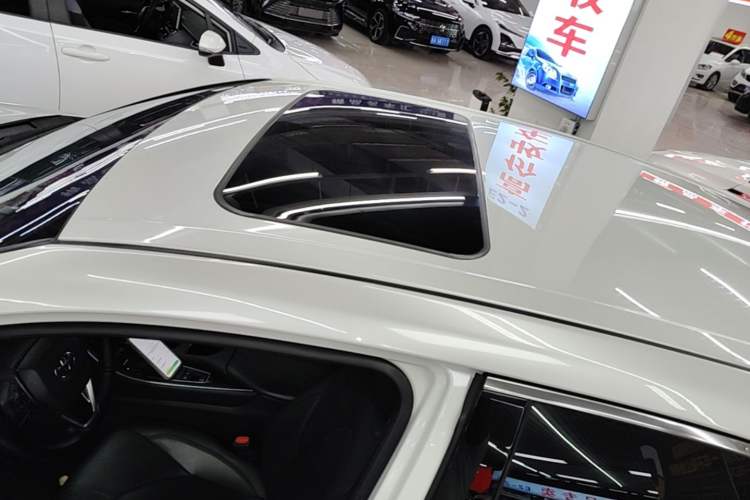 Used Toyota Avalon 2023 2.0L XLE Deluxe Edition Roof