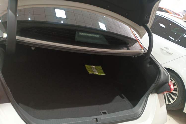 Used Toyota Avalon 2023 2.5L Luxury Edition Trunk